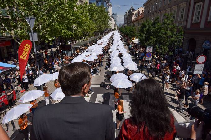 Predsednik Republike Slovenije Borut Pahor si je skupaj s Tanjo Pear ogledal maturantsko ulino etvorko